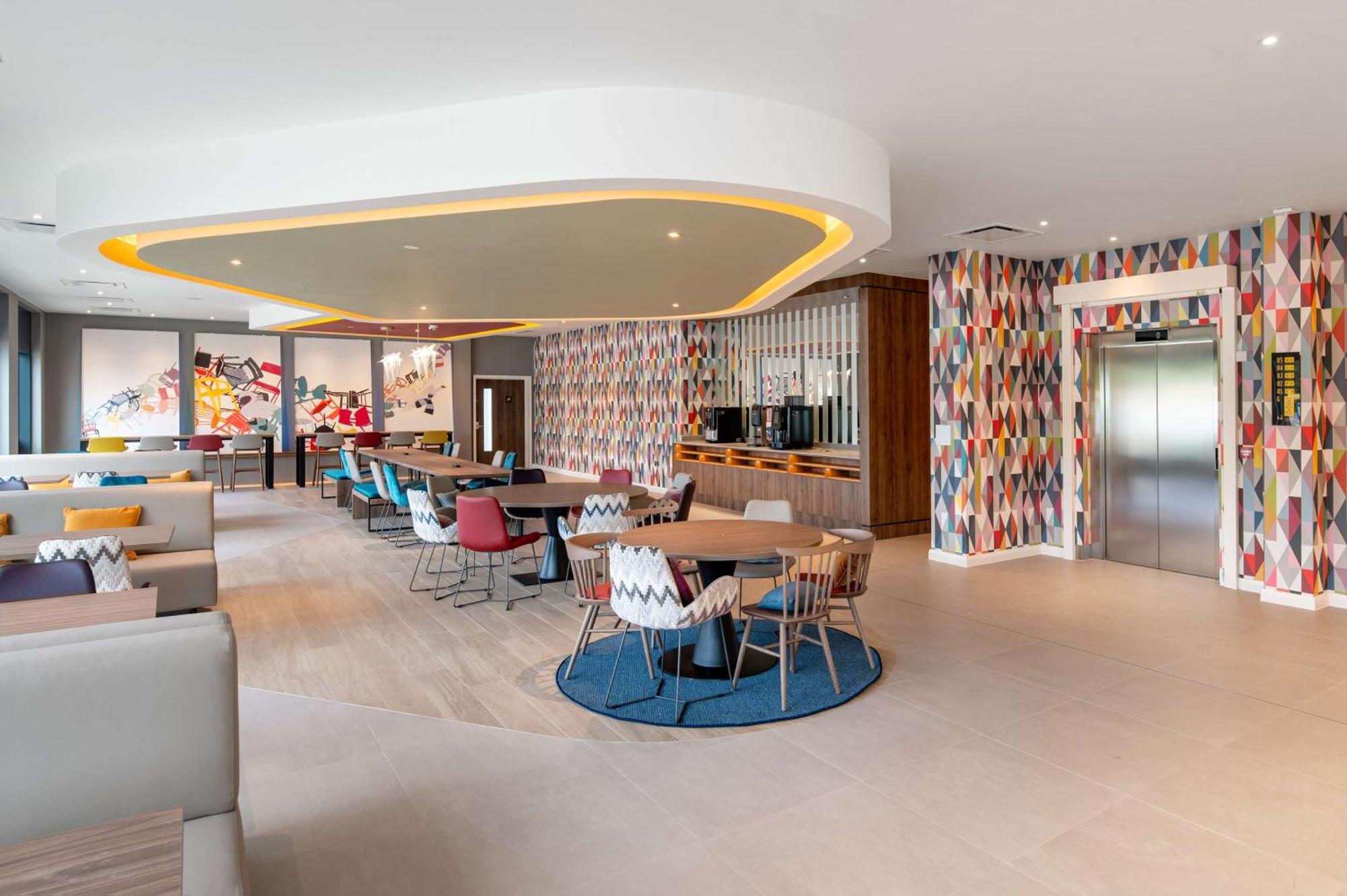 ホテル Hampton By Hilton ハイワイクーム エクステリア 写真