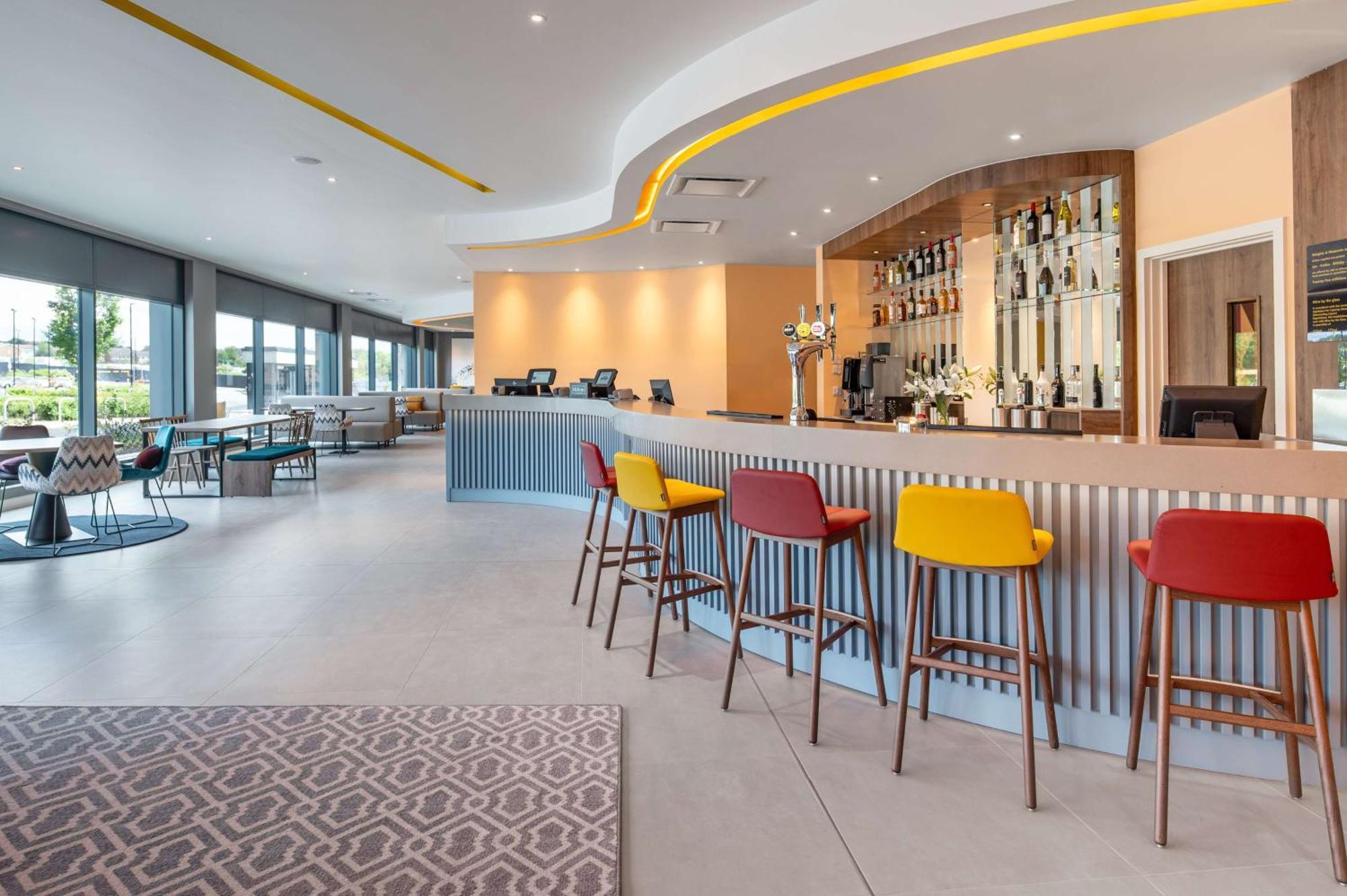 ホテル Hampton By Hilton ハイワイクーム エクステリア 写真
