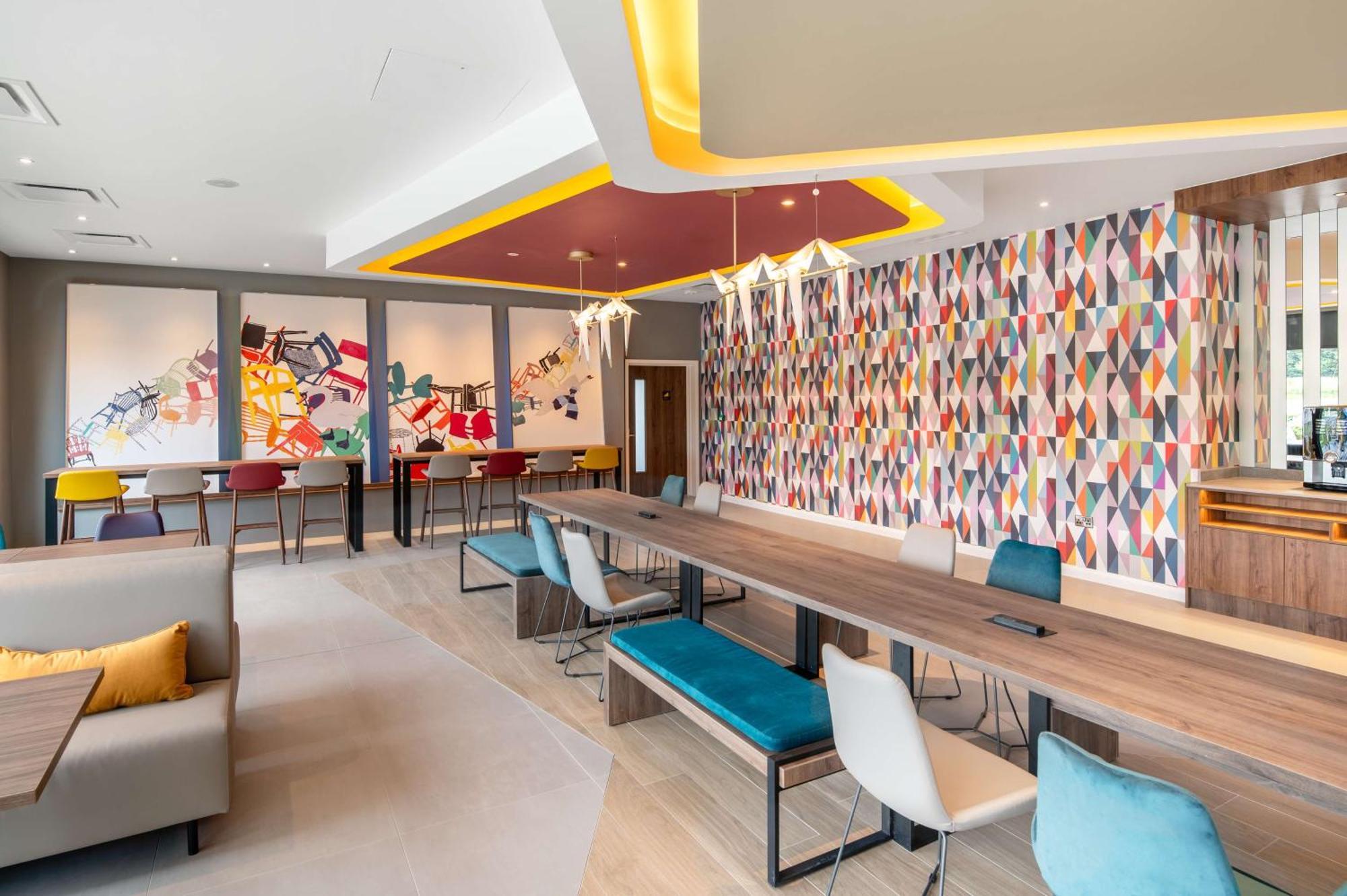 ホテル Hampton By Hilton ハイワイクーム エクステリア 写真